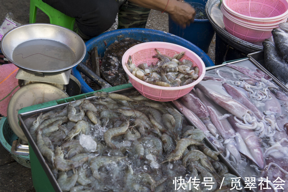 鲜虾|鲜虾,别再用水煮或上锅蒸了,沿海人民教你一招,大虾鲜味不流失