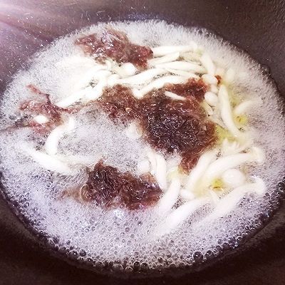 海鲜菇蛋花汤|紫菜海鲜菇蛋花汤