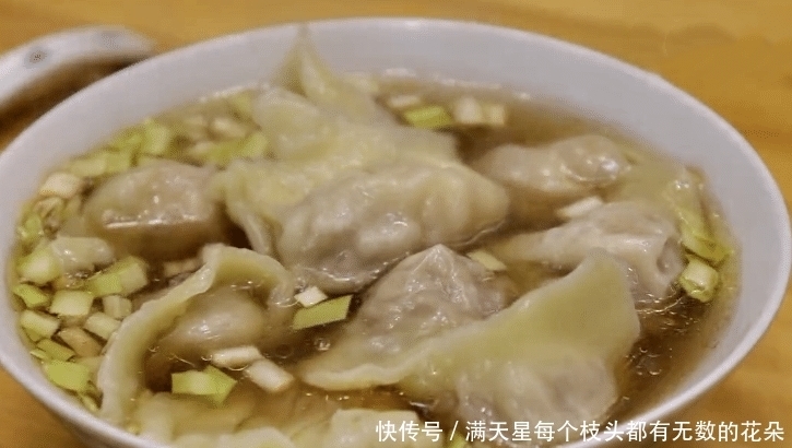 教你做鲜虾馄饨,做法简单,皮薄馅多又多汁,上桌家人都爱吃