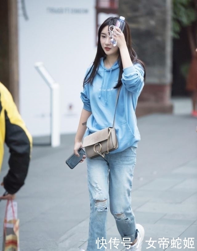 街拍气质靓丽的小姐姐,美丽动人,女人味十足