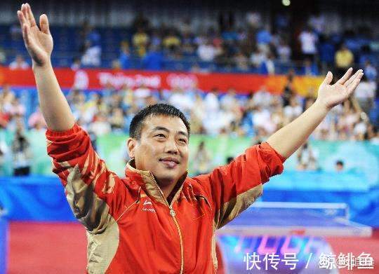 王励勤|珍藏!国乒三悍将让三面五星红旗同时升起,与刘国梁留下经典合影