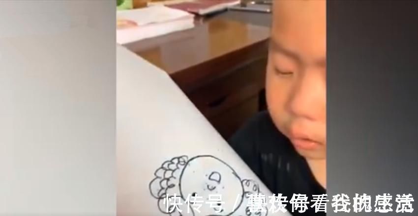 小男孩|老师把妈妈画太胖,惹小男孩崩溃大哭,网友:看来真的很爱妈妈了