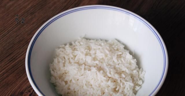 这饭拌一拌就上桌，比焖饭好吃，比煲仔饭简单，热量低，懒人必学