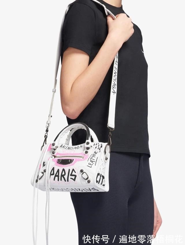 洞洞鞋 救命!这到底是什么