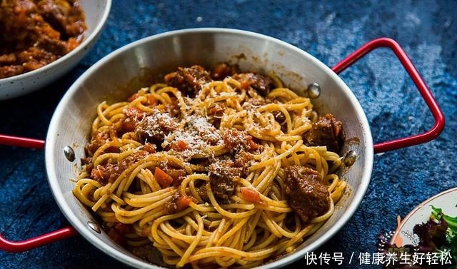 如何零失误做出人人爱吃的肉酱意面