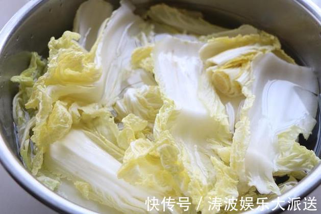搅拌均匀|除夕又吃猪肉饺子我家最爱此素馅饺子，不油腻还便宜