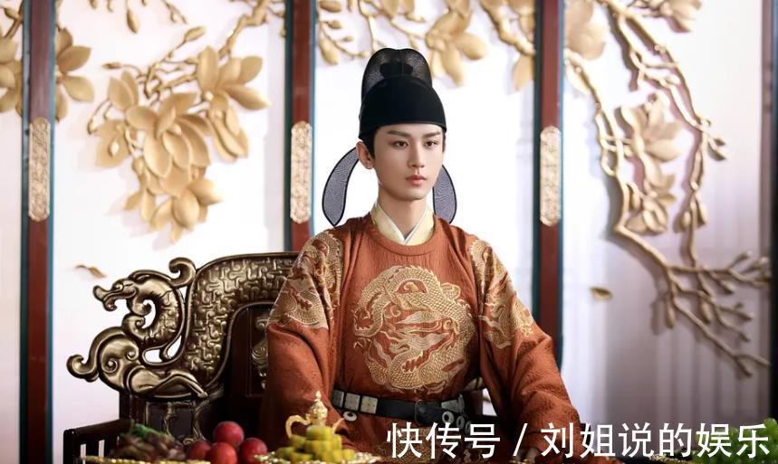 太阴柔|《与君歌》开播两天热度第1，成毅被吐槽没有帝王气势，太阴柔？