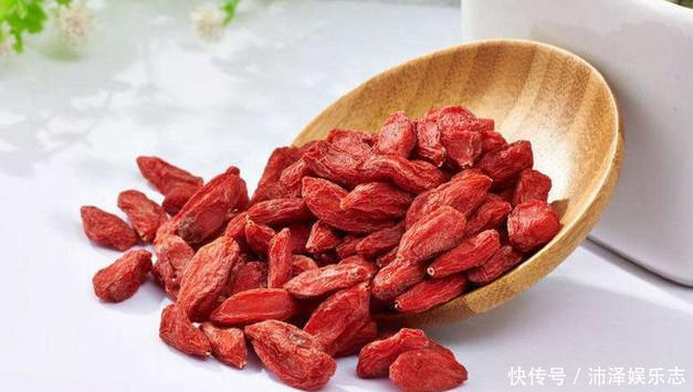 黄花菜|每天晚上坚持吃3种食物,排毒养颜、滋润身体,爱吃就赚了!