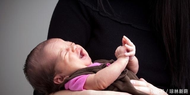 宝妈|为啥一横着抱宝宝就哭?换个角度看问题,你就懂得他的“恐惧”了