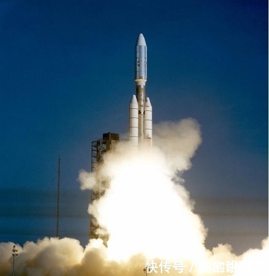 太阳系 人类科技飞行222亿公里拍下一张照片,美国天文学家应该深思