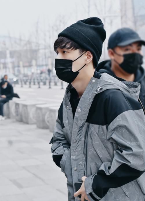 张艺兴录制《向往的生活》路透，粉丝：想看彩灯跟他同框！