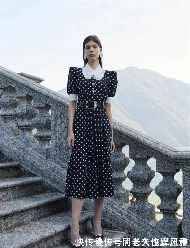 仙女们 入秋后短裙“失宠”了！今秋流行“奶奶裙”，不冷不热正好穿！