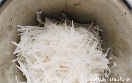 做包子,只加酵母就错了!记得多加“2白”,包子鲜香松软特好吃