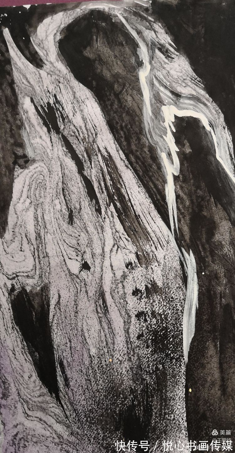 王照华@中国鹰王胡杨大师王照华鬼斧神工画胡杨《秘境》