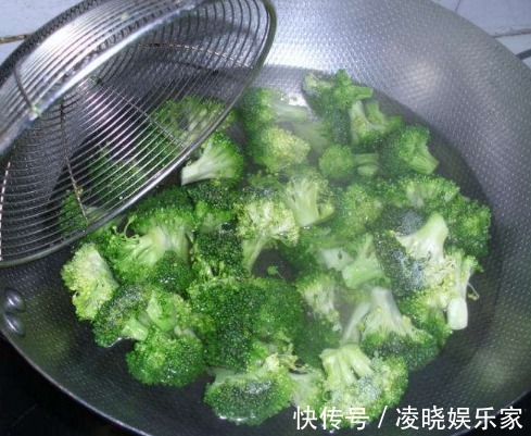 西蓝花|炒前需要焯水的四种蔬菜,许多人偷懒省掉,殊不知影响身体健康