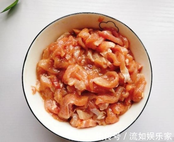 青椒炒肉,先炒青椒还是先炒肉很多人第一步做错了,难怪不好吃