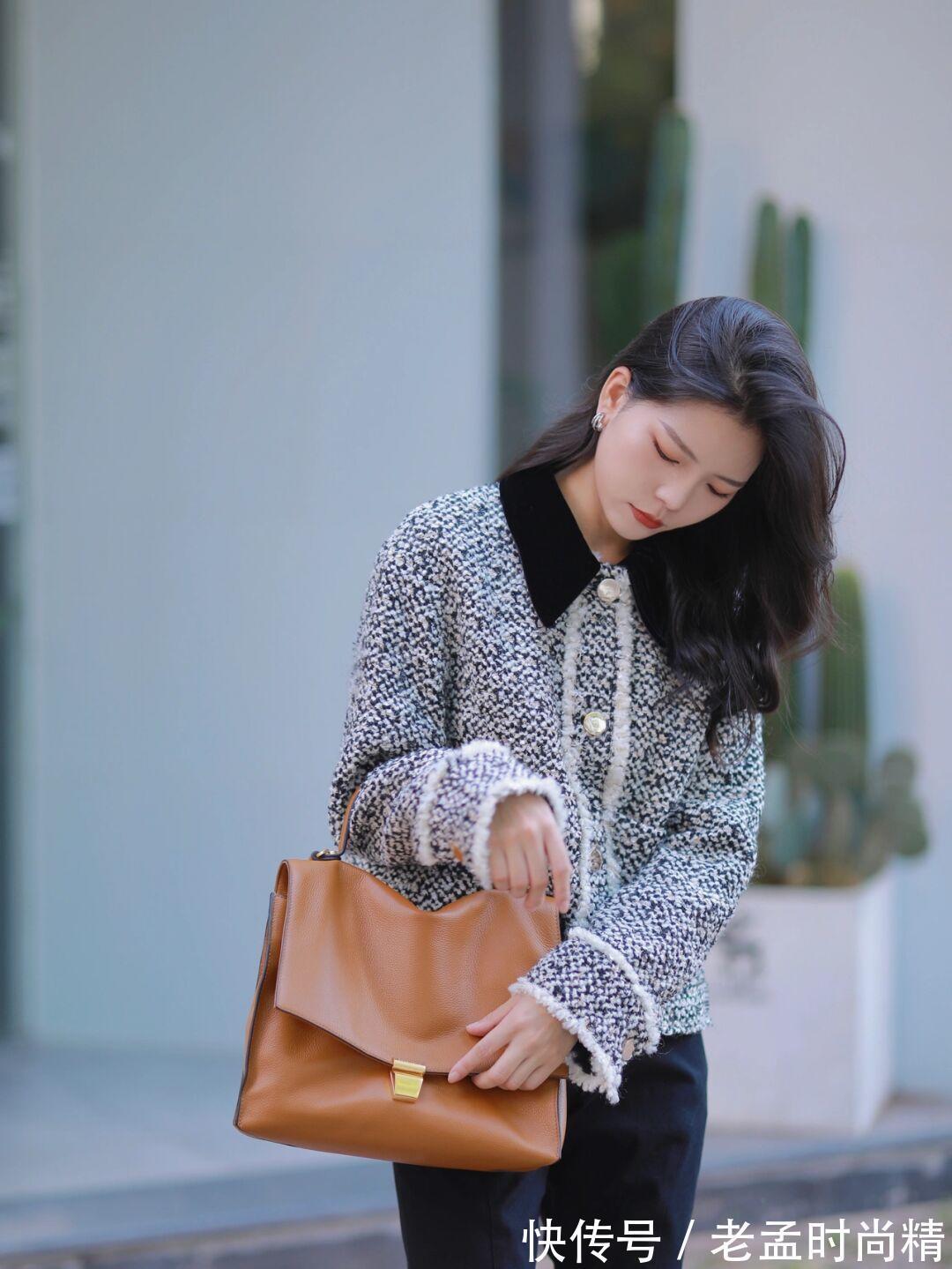 搭配|秋天精选:时尚博主小姐姐演绎针织连衣长裙+打底衫,优雅与个性