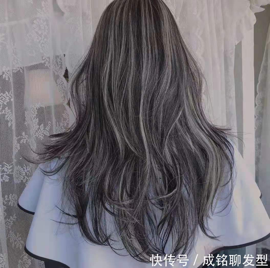 发束|还在为白发多而发愁?这些网红却专门染花白发,的确很潮的感觉