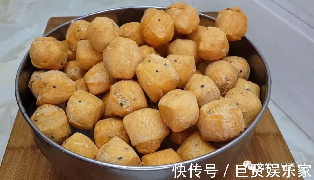 1斤面粉，4个鸡蛋，锅里炒一炒，教你做创意小零食，比麻花都好吃