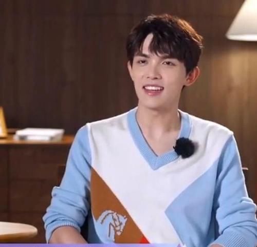 李柄熹|张雨绮临时改变计划,与李柄熹逃离节目组,耿直个性被指责太作