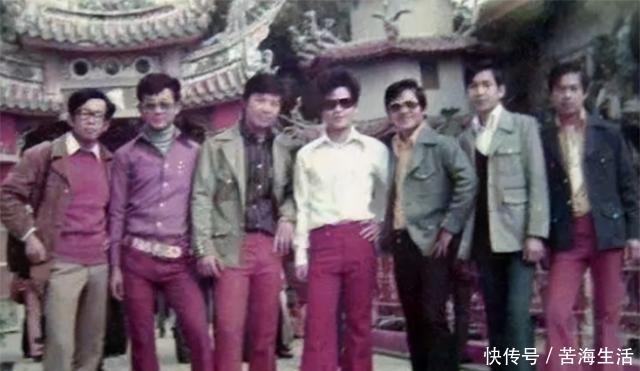 易中天:蛤蟆镜、体恤衫、喇叭裤,是80年代