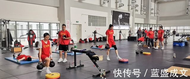 郑薇|中国女篮拒绝爆冷!郑薇调整首发,韩旭取代李月汝,CCTV5直播!