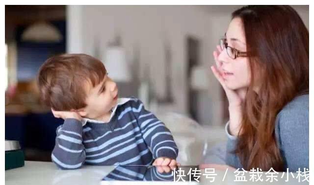 咿咿呀呀|宝宝出现这7种行为别大意,很可能是发育迟缓的“信号”!