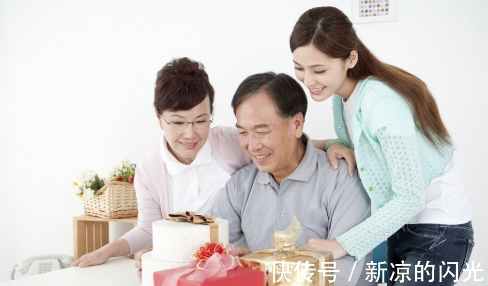 一日三餐|老年人帮不帮子女带孩子,晚年生活真的有很大区别,过来人有话说