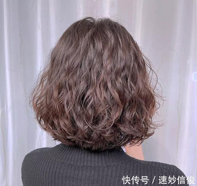 小卷|春节发型别乱剪，14款新时尚发型送给你，剪完让你颜值翻倍