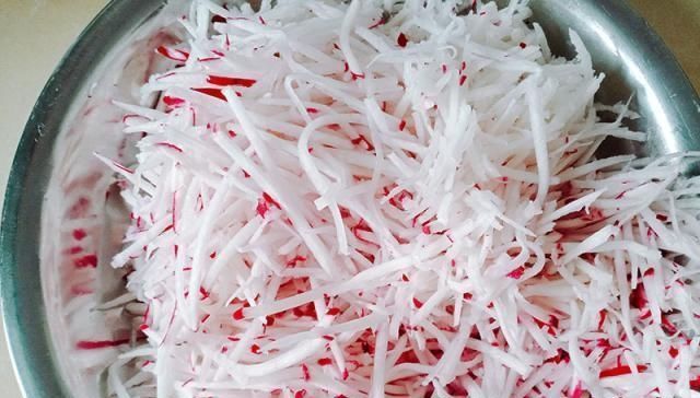 萝卜丸子这么做更好吃,加多这两样,让你的丸子更香酥美味