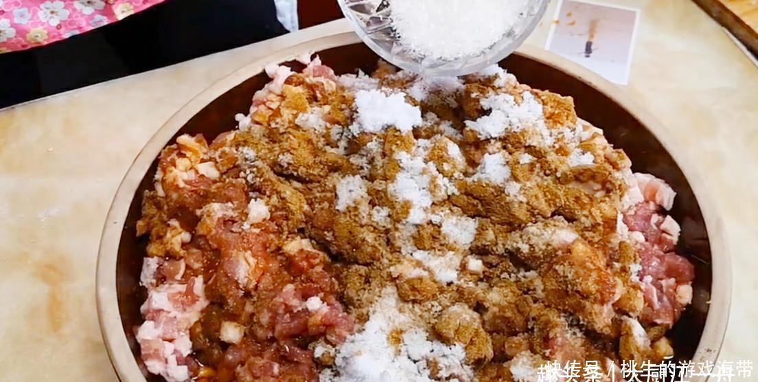 想吃灌香肠的要收藏,教你秘制做法,一次做10斤,香肠鲜香又入味