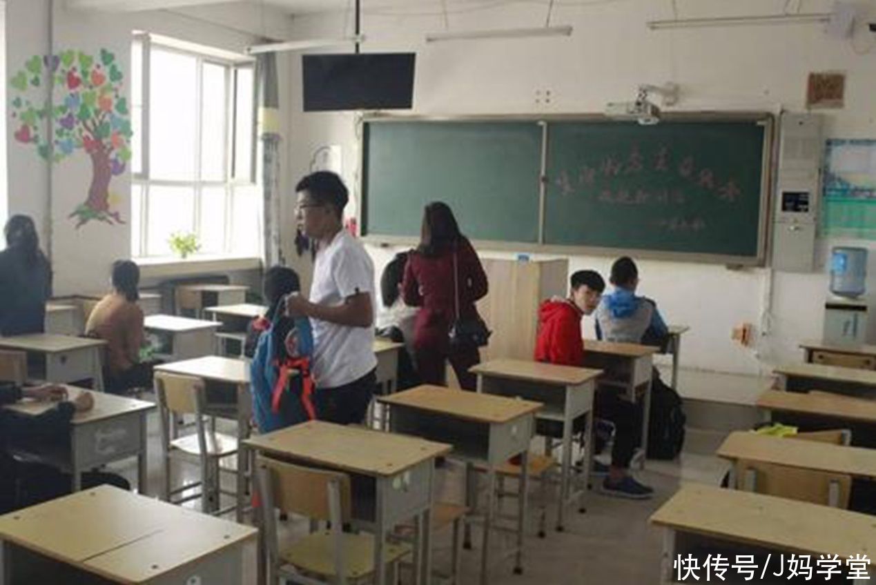 观念|开学孩子坐哪里最好？资深老师告诉大家：“学霸区”是这样的