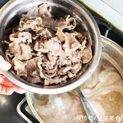 凉拌香辣牛肉|这道凉拌香辣牛肉，汤汁都要舔干净