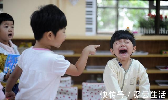 贝贝|有儿子的家庭,父母这3句话请“禁言”,别让无知毁了孩子一生