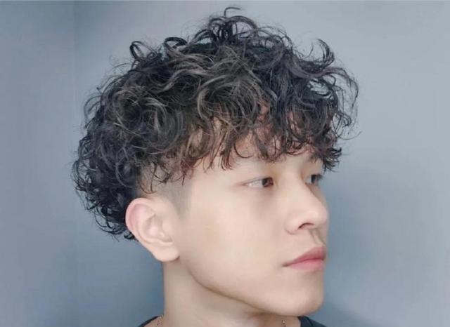 头发 2021发型别乱剪,又帅又时尚男发来了,想换发型看过来!