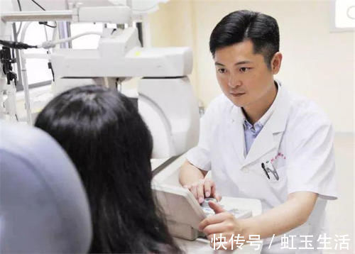 家长|4岁女儿误将胶水滴入眼睛,宝妈临危不乱的做法,医生直夸有文化