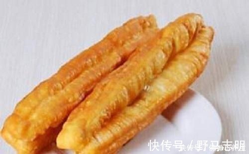 好吃|炸油条总失败学会一个揉面技巧，油条空心酥脆，比买的好吃！