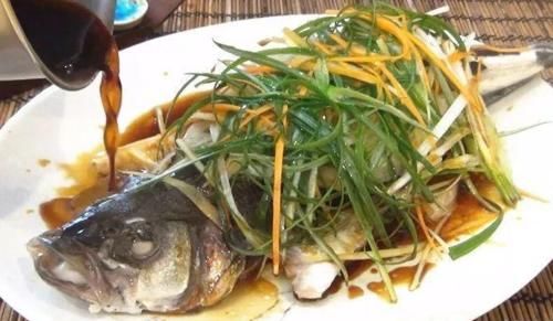 做清蒸鱼，不要弄错蒸鱼时间！分享蒸鱼小窍门，蒸出来特鲜特嫩