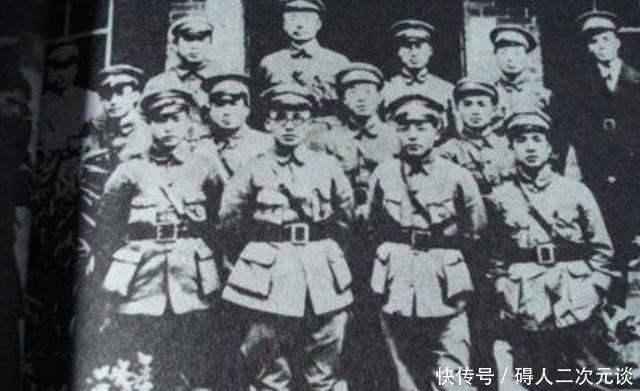 许世友|他当军长时,许世友是副军长,建国后他当了农民,在饥饿中病逝