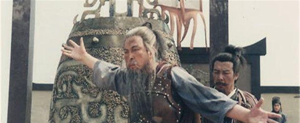 鲁迅!鲁迅曾说过中国英雄只有四个,前三个是武人,最后一个是太监