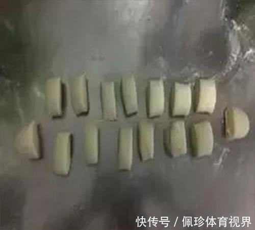 馒头|蒸馒头时,只放酵母是大错特错,加上“它”馒头又香又软还好吃