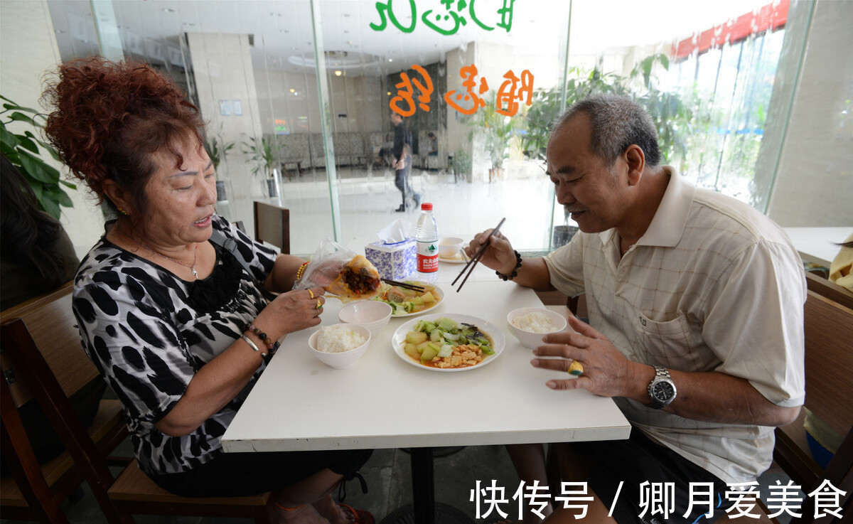 高血脂|血脂高的人,天天吃素反而适得其反,少吃这2物才是降血脂的关键