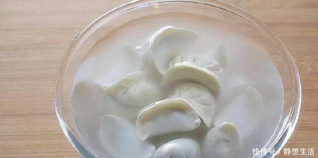 好吃|煮速冻饺子别再直接下锅了,记得多加这一步,煮出来的饺子更好吃