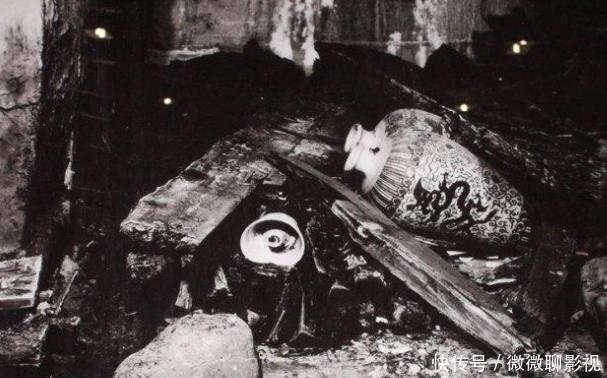 重现万历皇帝陵墓发掘现场:棺椁内摆满银锭,图4无价珍品被丢弃