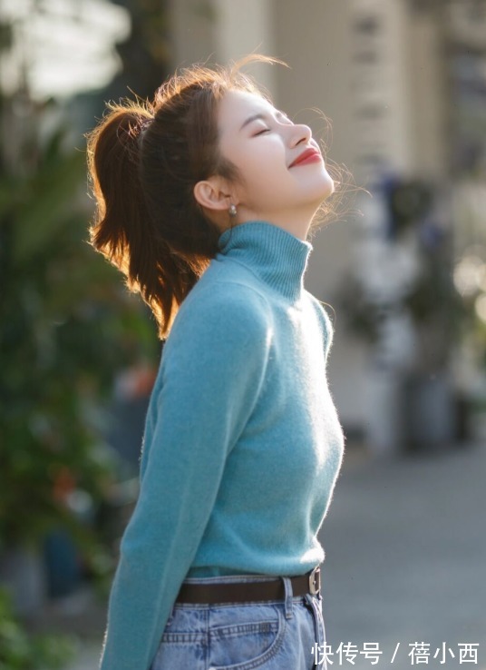 穿搭|建议多穿“针织衫”,选择这4种颜色,搭配半身裙、牛仔裤很时髦