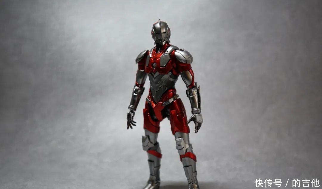 奥特曼|高达模型秀奥特曼直面钢铁侠呃,都是浑身亮闪闪嘛……!