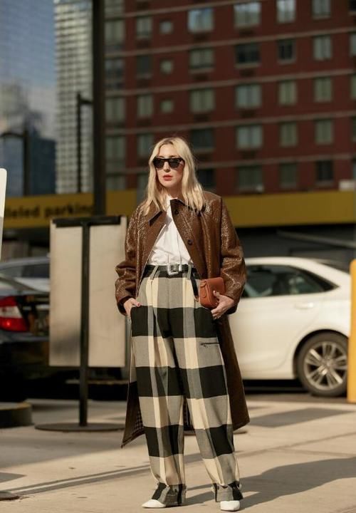 学好各种大衣穿搭，配上阔腿裤大气又潇洒