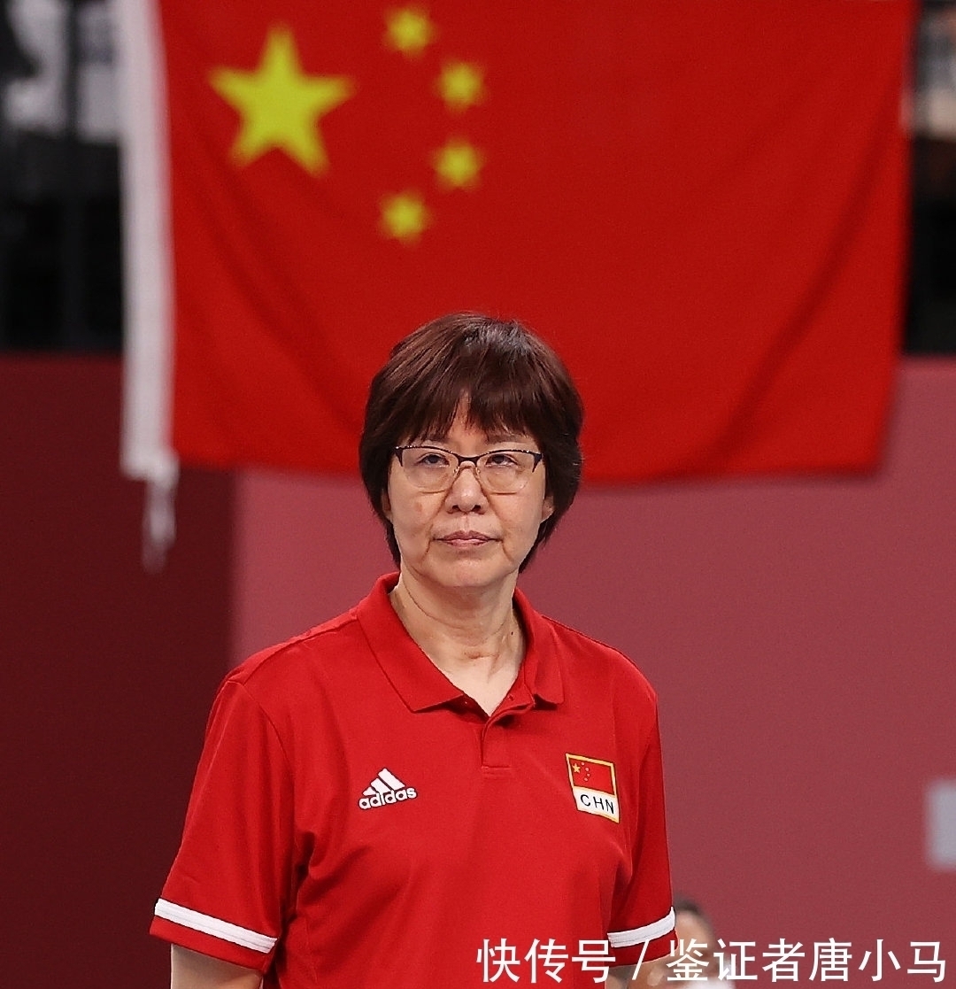 离开|双方存在矛盾?官方3个行为表明,女排主帅郎平这次离开并不体面