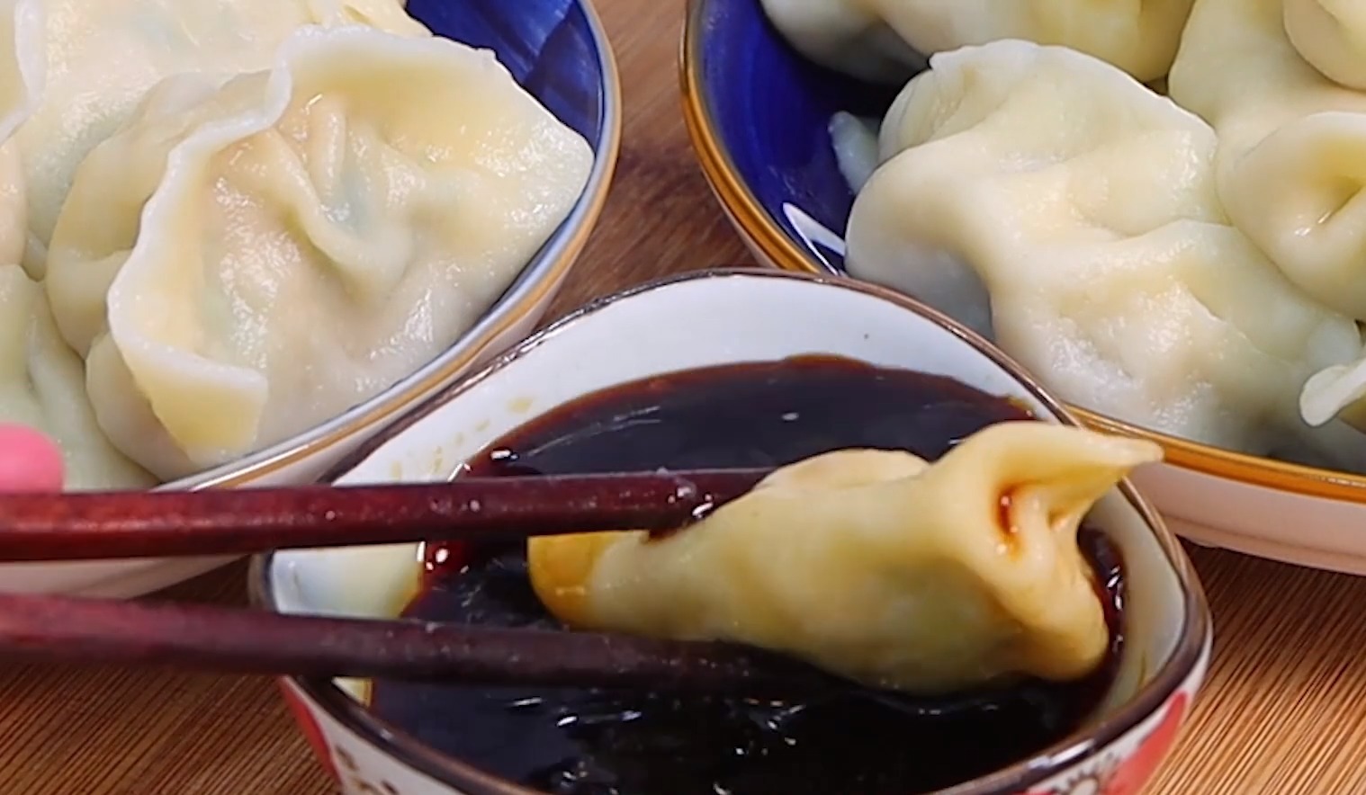 白菜饺子怎么调馅才好吃教你一个小技巧,鲜香多汁,至少吃2盘