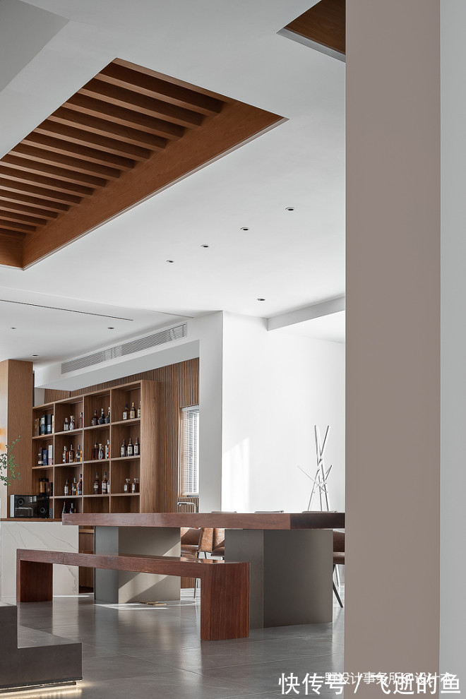 楼梯间|看400平米豪华别墅如何装修现代简约风